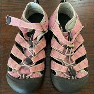 Women’s Keen waterproof shoes size 5